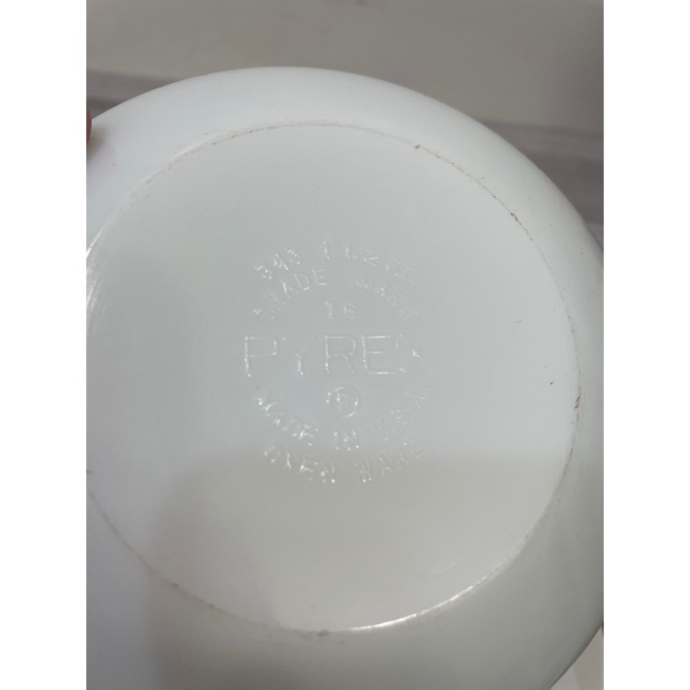 Vintage Pyrex 443 1.5 Qt Arches Fish scales 1971 bowl Orange Gold Milk Glass - Picture 5 of 5